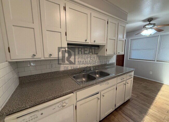 Building Photo - 4426 Mesa Cir