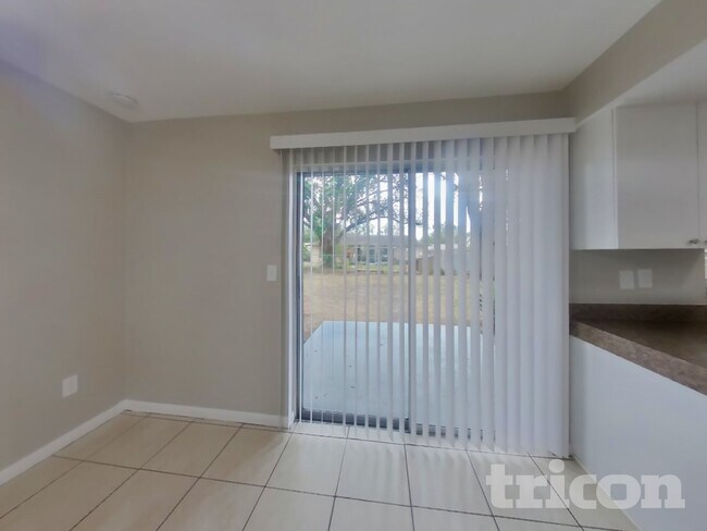 Building Photo - 1115 Oakhill St