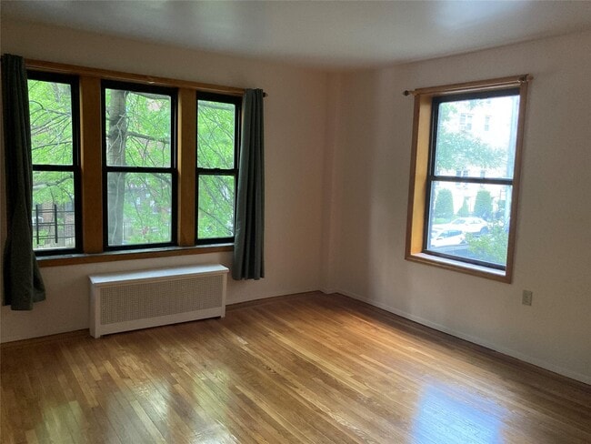 Building Photo - 42-20 Kissena Blvd