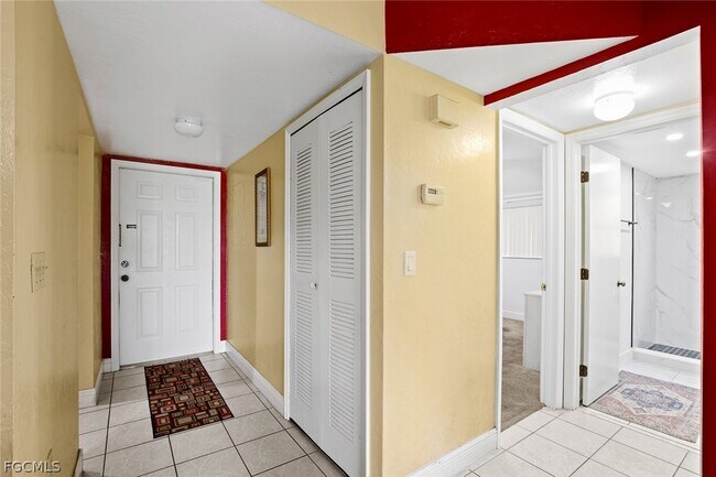 Building Photo - 2039 Golfside Village Dr