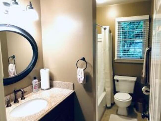 Building Photo - 517 Coldstream Dr