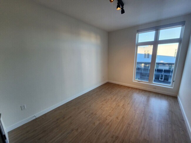 Building Photo - Exceptional Two Level 3 bedroom Condo in upscale Luxe Lofts