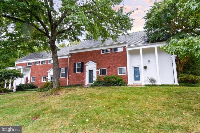 Building Photo - 3132 Martha Custis Dr