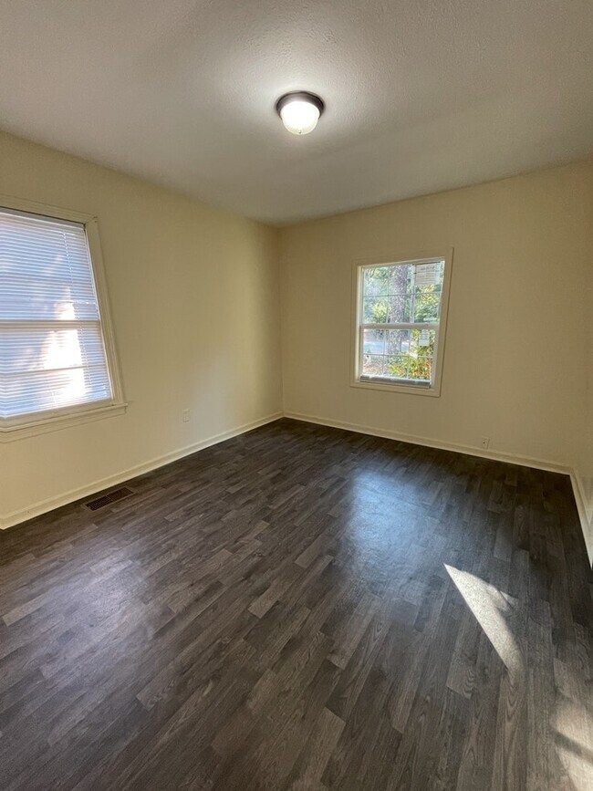 Building Photo - 2786 Brookwood Dr