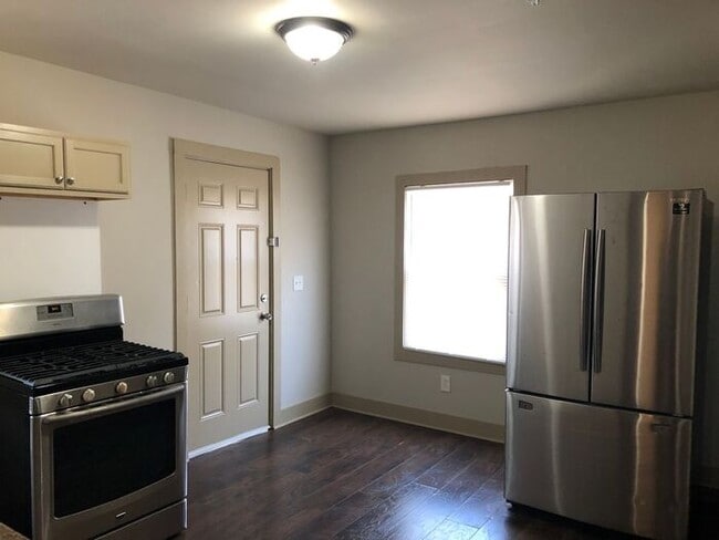 Building Photo - 526 Tompkins St