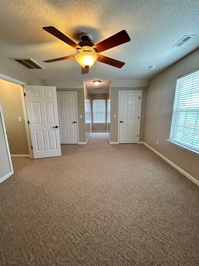 Building Photo - $500.00 OFF JANUARY RENT!! Soddy Daisy Oasis! 3 beds, 2.5 baths, huge garage & yard!