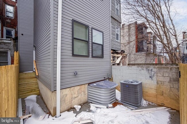 Building Photo - 927 N 42nd St