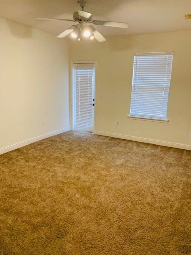Building Photo - Gated Community of La Fortuna in Kissimmee