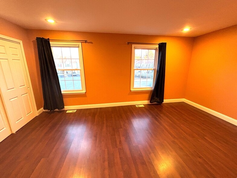 Building Photo - 37 Anderson Ct