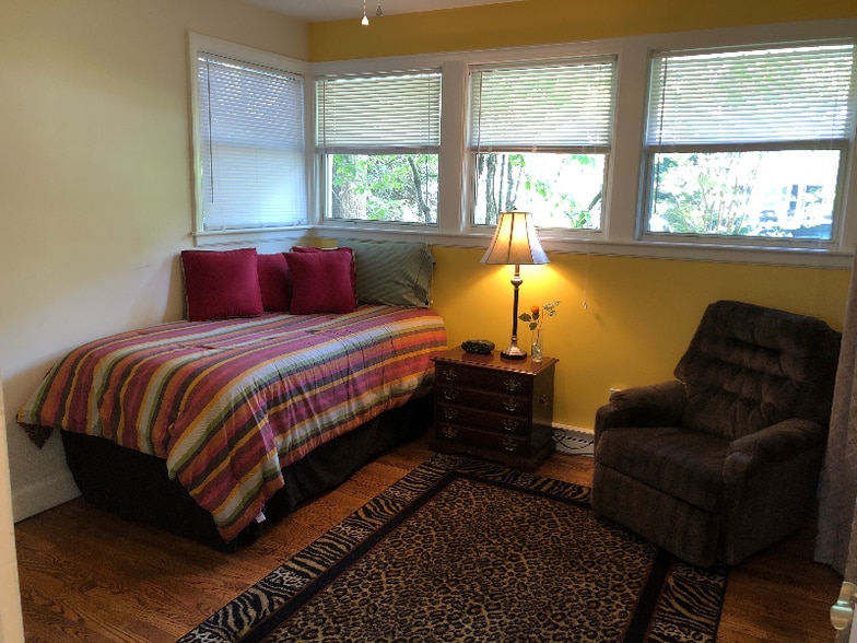 Building Photo - 18 Forestdale Dr