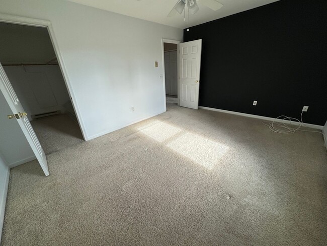 Building Photo - 3 Bedroom Semi-Detached Home in Crossroads Borough!