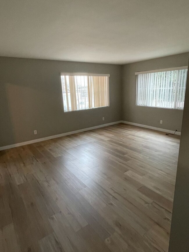 Building Photo - 391 N 15th St