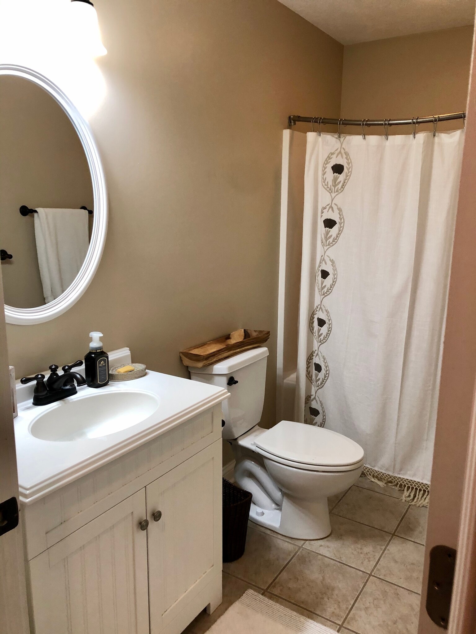 Guest Full Bathroom - 235 3rd Ave NE