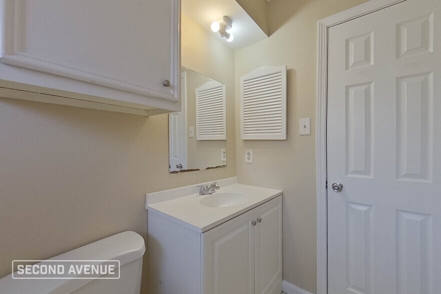 Building Photo - 12006 Pompton Dr