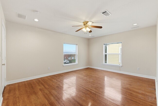 Building Photo - 2513 Shakespeare St