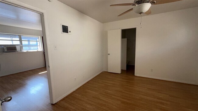 Building Photo - 1906 Binz St