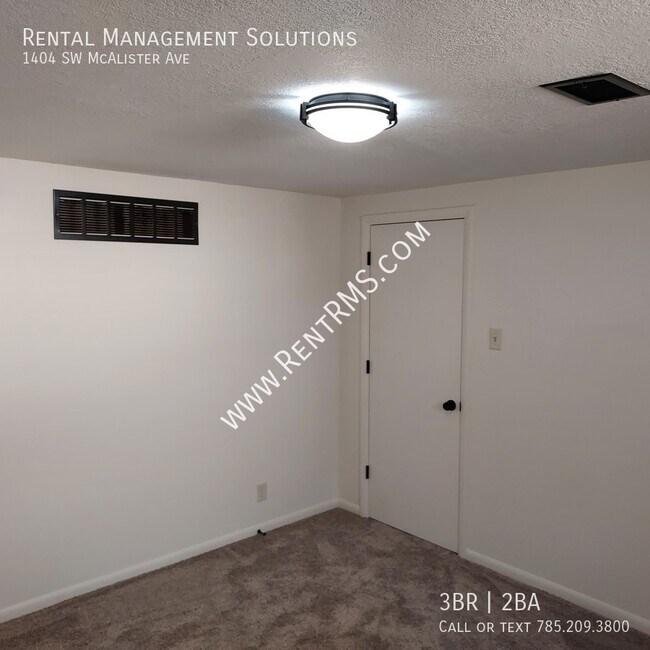 Building Photo - 1404 SW McAlister Ave