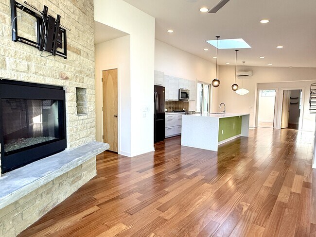 Building Photo - 416 Starlight Vlg Lp