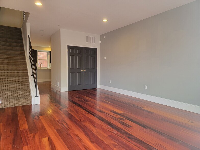 Building Photo - 1239 N 31st St