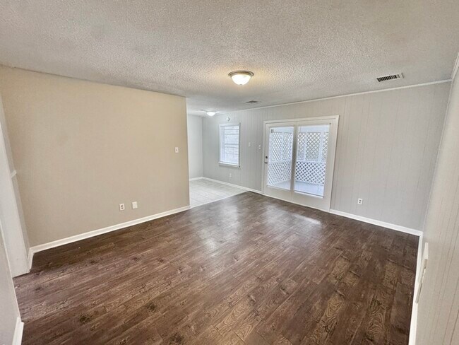 Building Photo - 6368 Leamont Dr