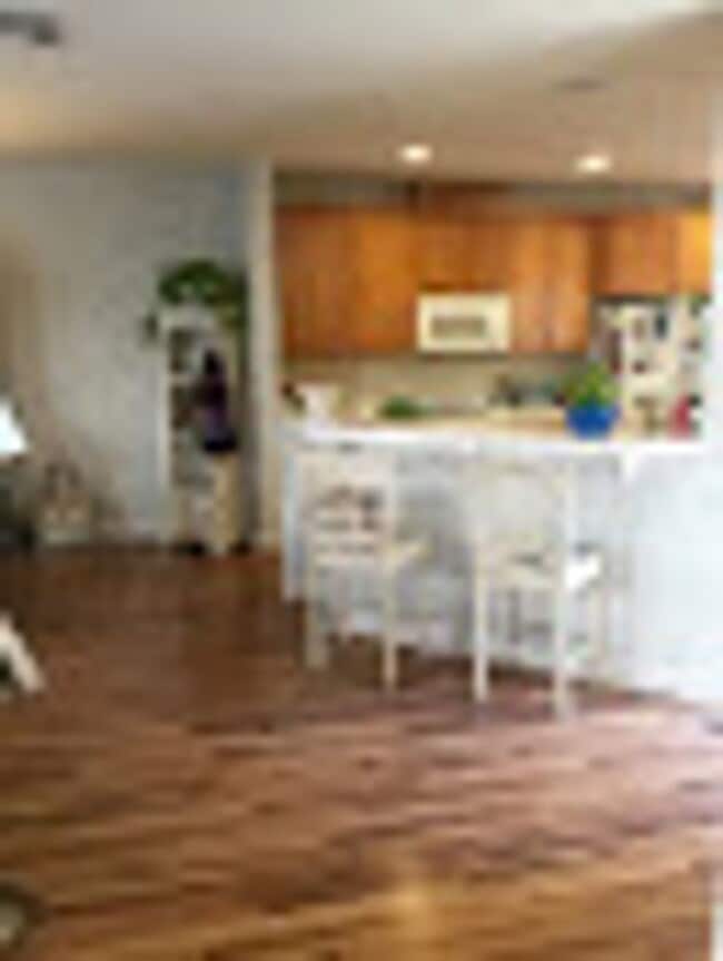 Building Photo - Hampton Village!