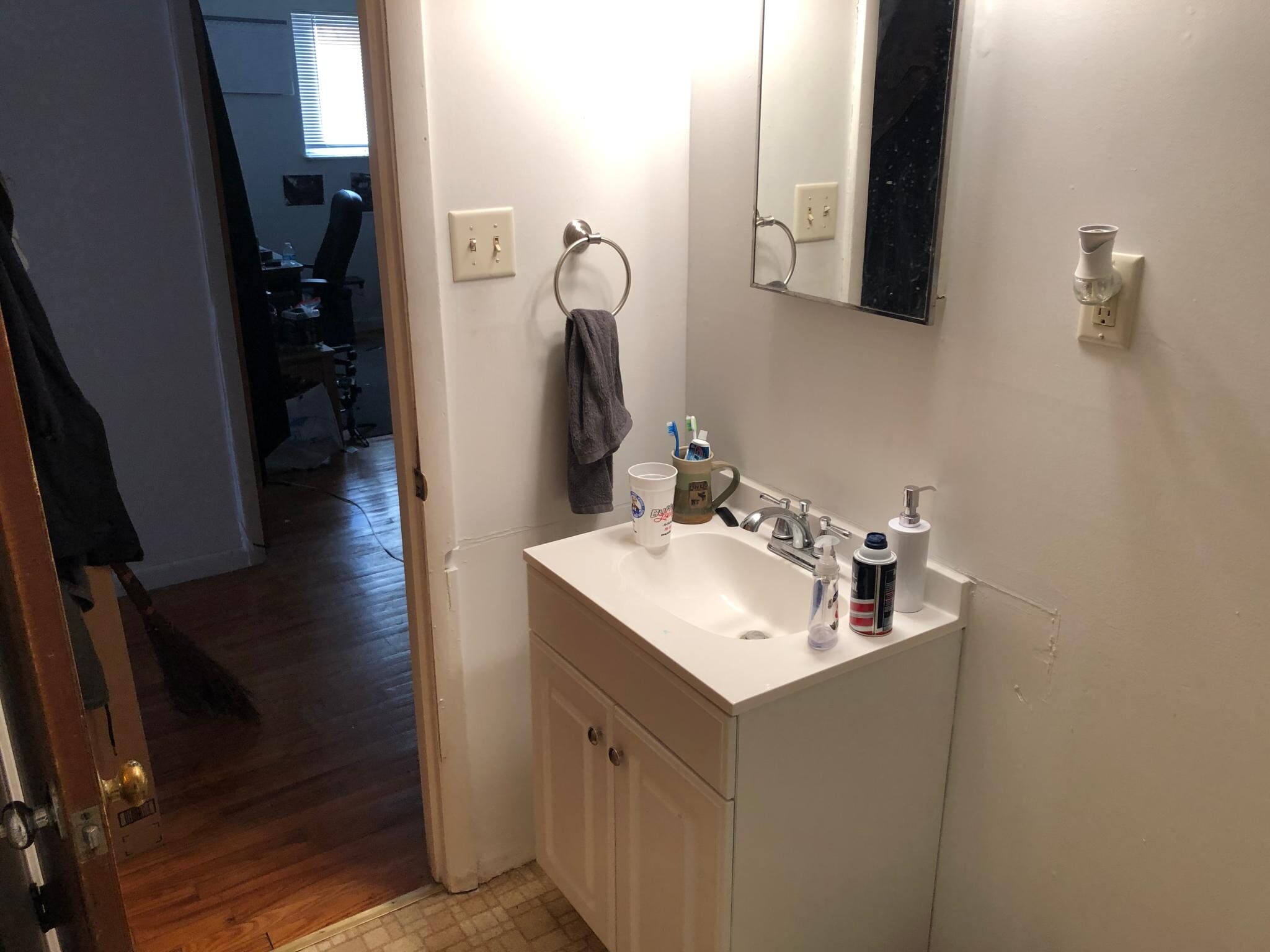 Building Photo - 731 S Woodlawn Ave