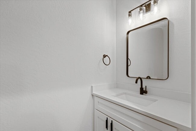 Building Photo - 2007 W 9th Ave