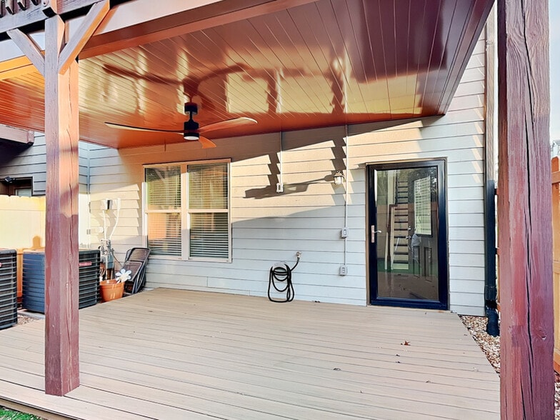 Building Photo - 3221 Creole Ln