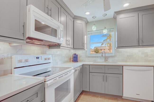 Primary Photo - 18081 SE Country Club Dr