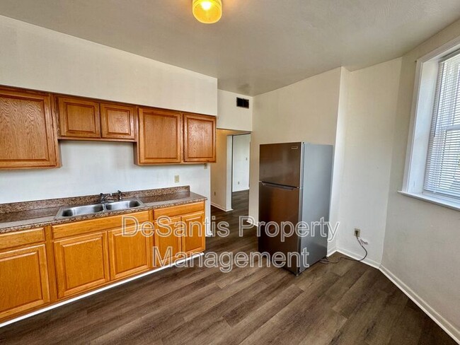 Building Photo - 212 N Highland Ave
