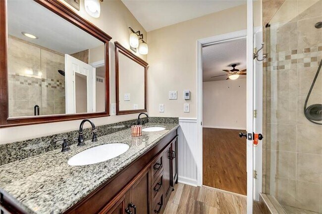 Building Photo - 718 Players Ct