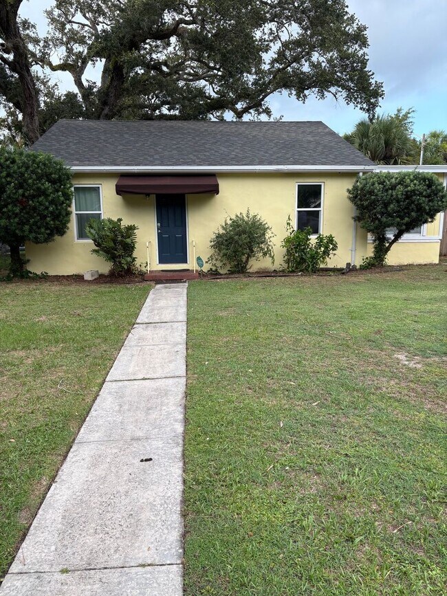 Building Photo - 810 Citrus Ave