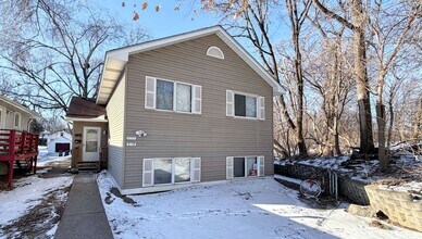 Building Photo - Spacious 3-Bedroom just off Como Ave!