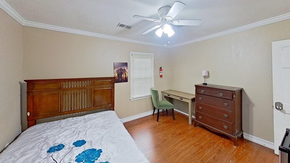 Building Photo - 728 Saybrook Cir NW