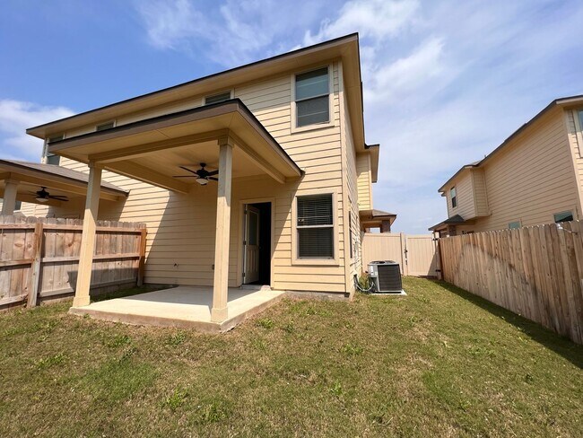 Building Photo - Best Duplex Community in Seguin