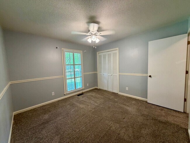 Building Photo - 2303 Gingko Dr