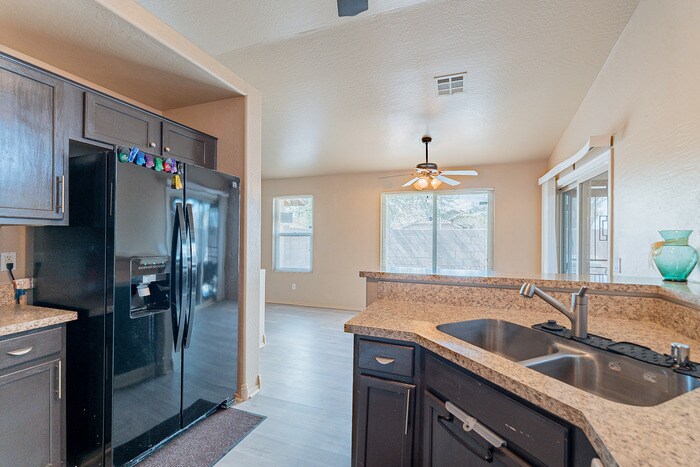 Building Photo - 5409 S 15th Way