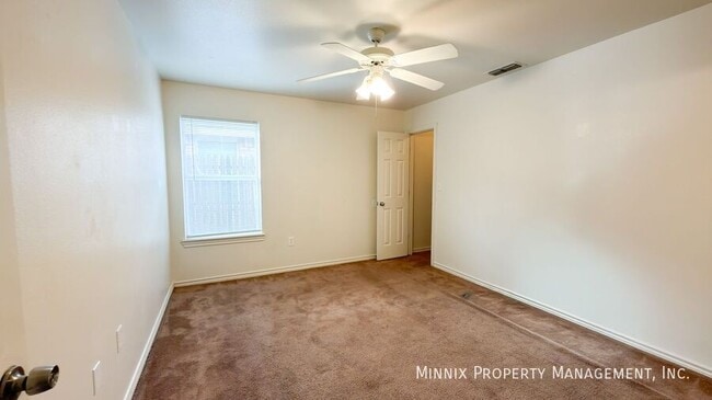 Building Photo - 5402 Kemper St