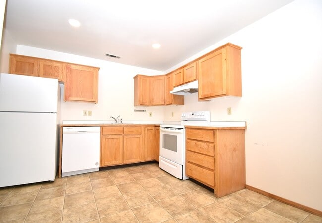 Building Photo - 3BD, 1BA Top Floor Unit