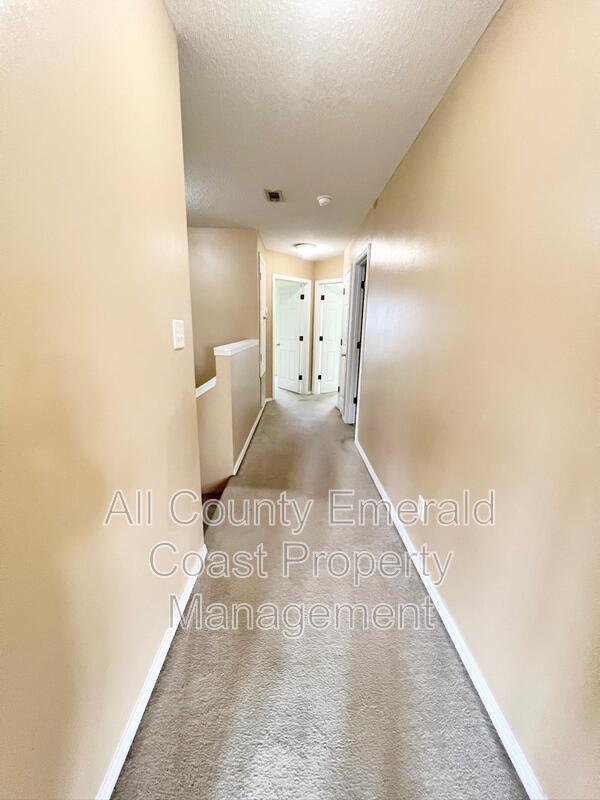 Building Photo - 34 Harbeson Ave NE