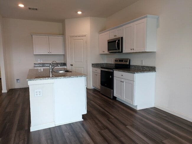 Building Photo - 1024 Long Bay Ct