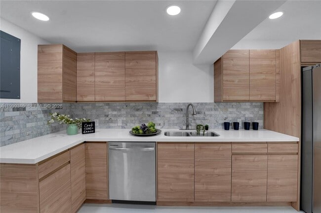 Building Photo - 1137 SW 8th Ave