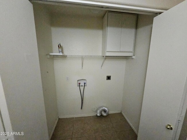 Building Photo - 842 E Impreria St