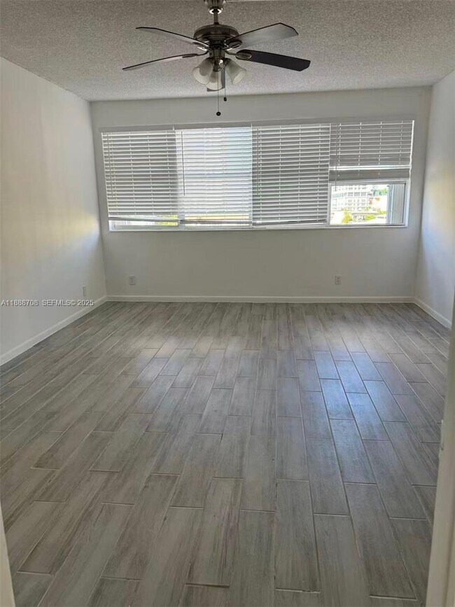 Building Photo - 111 Golden Isles Dr