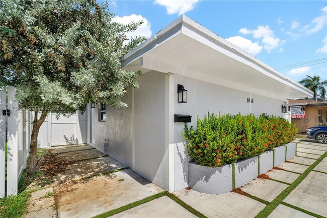 Building Photo - 1041 NE 9th Ave