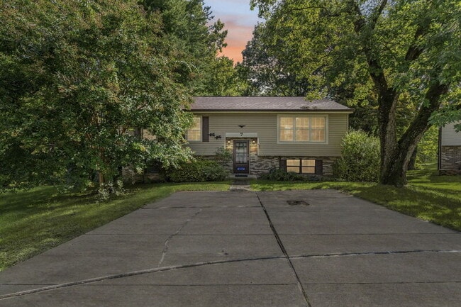 Building Photo - 7 Wood Oak Ct