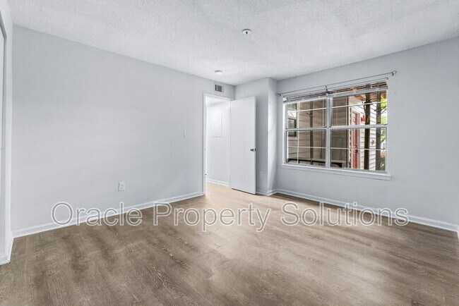 Building Photo - 14023 Vista Dr
