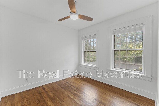 Building Photo - 3320 Montview Dr