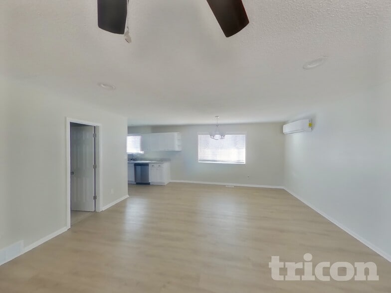 Building Photo - 6650 Brook Forest Dr