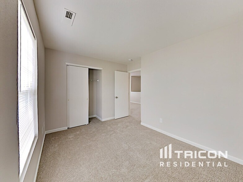 Building Photo - 908 Littleton Dr